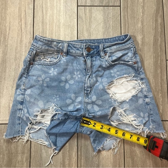 AE American Eagle Daisy Denim Highest Waist Baggy Short Size 4 - Picture 4 of 10